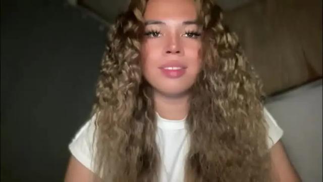 Image 2 of sweetalexa19 Stream on Chaturbate on 2 months ago