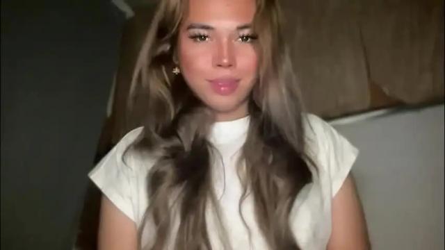Image 3 of sweetalexa19 Stream on Chaturbate on 29 days ago