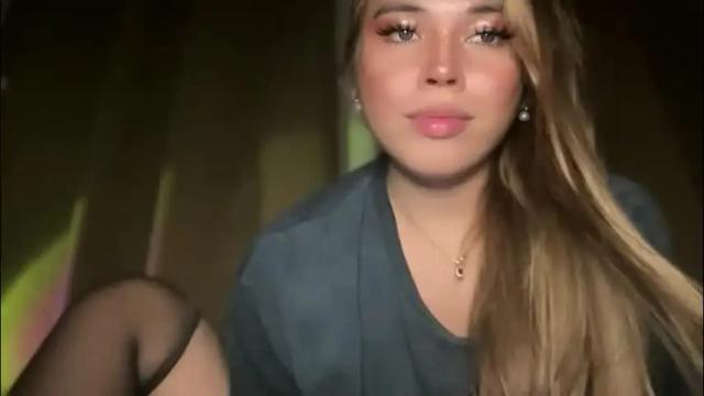 Image 2 of sweetalexa19 Stream on Chaturbate on 20 days ago