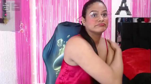 Image 3 of sweetalmaa Stream on Chaturbate on 1 month ago
