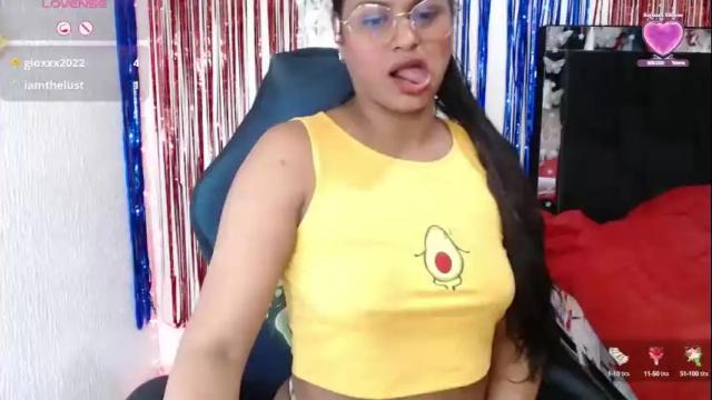 Image 2 of sweetalmaa Stream on Chaturbate on 15 days ago
