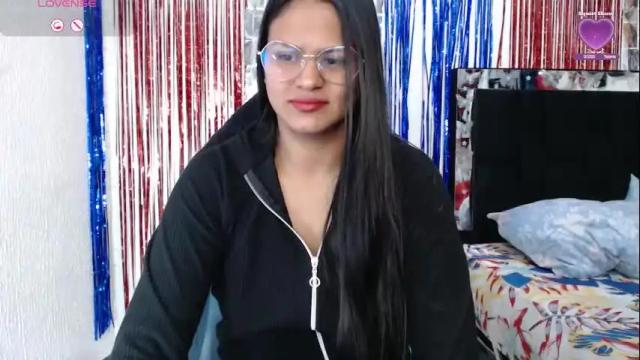 Image 2 of sweetalmaa Stream on Chaturbate on 6 days ago