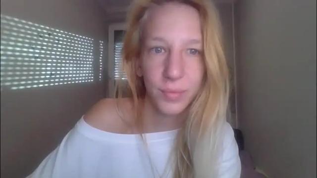 Image 2 of sweetblondye Stream on Chaturbate on 29 days ago