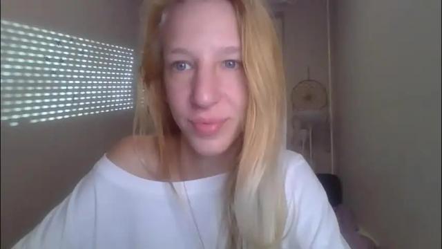 Image 3 of sweetblondye Stream on Chaturbate on 29 days ago