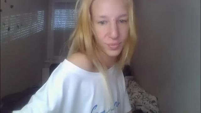 Image 4 of sweetblondye Stream on Chaturbate on 22 days ago