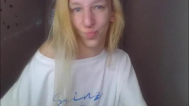 Image 7 of sweetblondye Stream on Chaturbate on 22 days ago