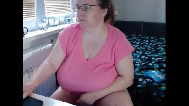 Image 3 of sweetboobs85h Stream on Chaturbate on 4 days ago