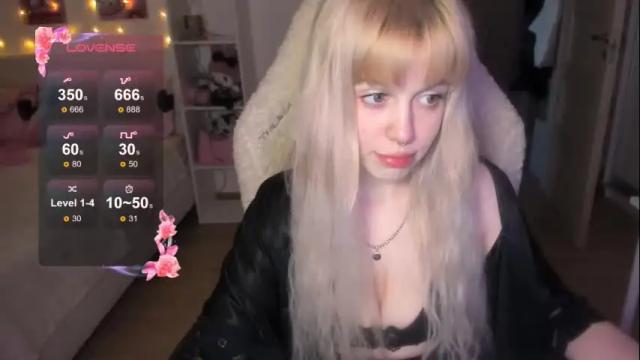 Image 2 of sweetcheecksmolly Stream on Chaturbate on 1 month ago