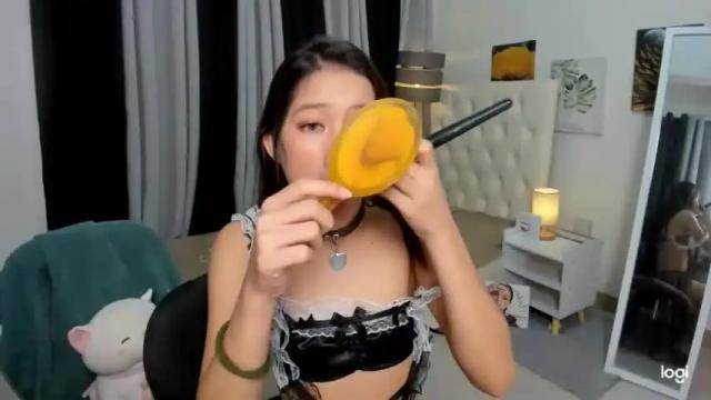 Image 3 of sweetgirll_emie Stream on Chaturbate on 14 months ago