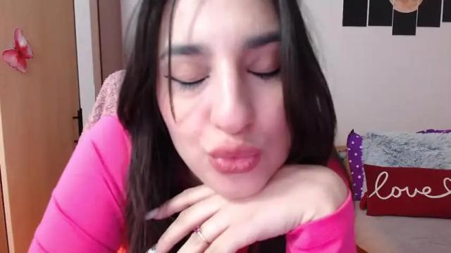Image 2 of sweetie__pie Stream on Chaturbate on 15 months ago