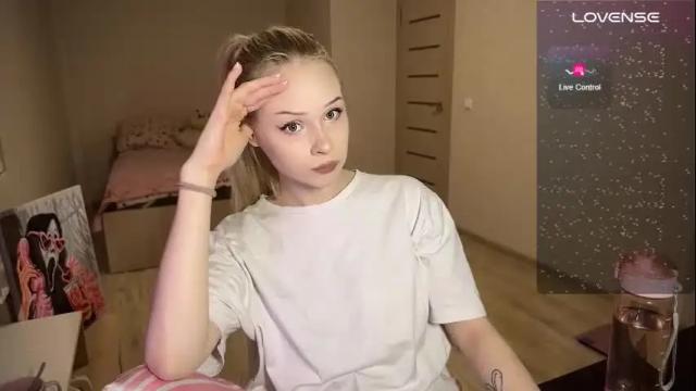 Image 3 of sweetielis Stream on Chaturbate on 16 days ago