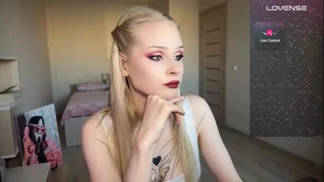 Image 4 of sweetielis Stream on Chaturbate on 15 days ago