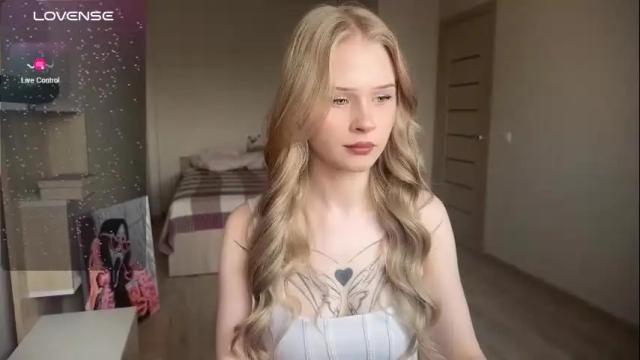 Image 4 of sweetielis Stream on Chaturbate on 2 months ago