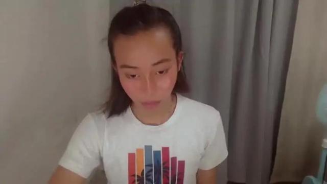 Image 2 of sweetiie_caren Stream on Chaturbate on 13 months ago