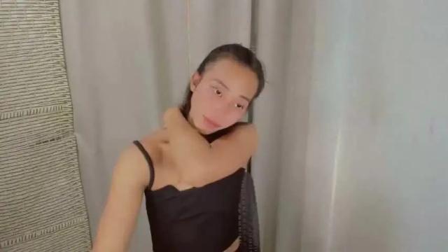 Image 2 of sweetiie_caren Stream on Chaturbate on 13 months ago