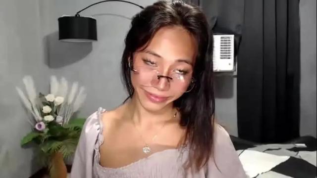 Image 8 of sweetiie_caren Stream on Chaturbate on 8 days ago