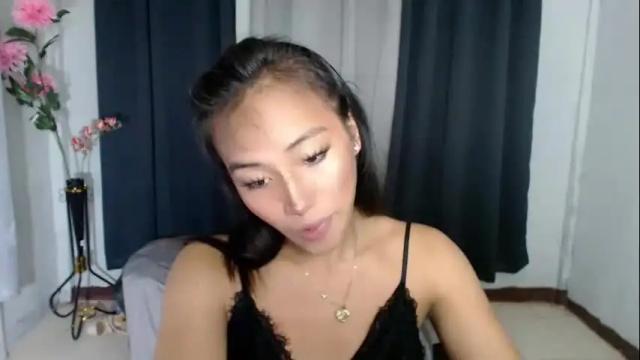 Image 3 of sweetiie_caren Stream on Chaturbate on 1 month ago