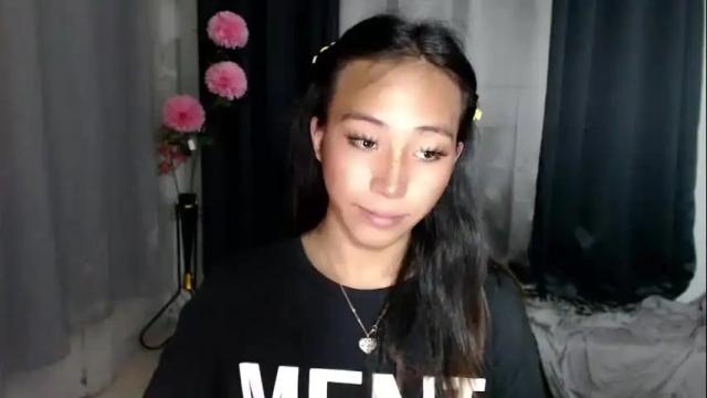 Image 2 of sweetiie_caren Stream on Chaturbate on 1 month ago