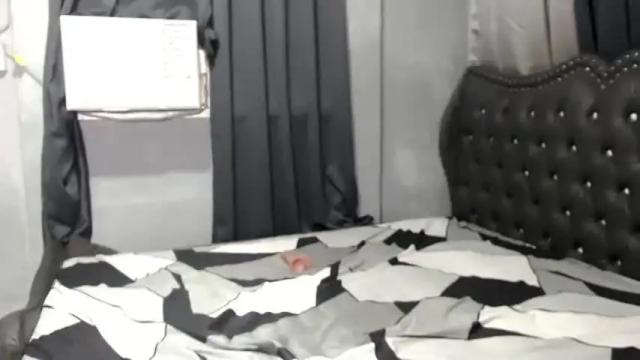 Image 2 of sweetiie_caren Stream on Chaturbate on 18 days ago