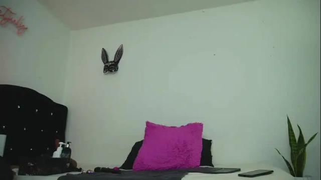 Image 2 of sweetjuly1 Stream on Chaturbate on 3 months ago