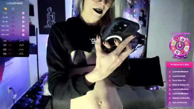 Image 4 of sweetlilraven Stream on Chaturbate on 14 months ago