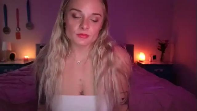 Image 2 of sweetlittleannie Stream on Chaturbate on 6 months ago