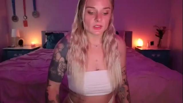 Image 6 of sweetlittleannie Stream on Chaturbate on 6 months ago