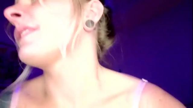 Image 11 of sweetlittleannie Stream on Chaturbate on 1 month ago