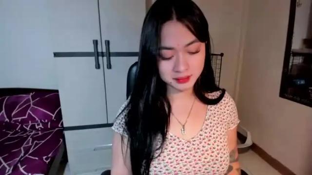 Image 3 of sweetlovepinay04 Stream on Chaturbate on 13 months ago