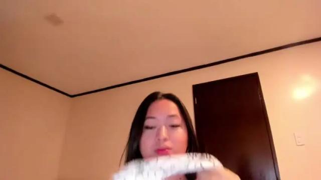 Image 3 of sweetlovepinay04 Stream on Chaturbate on 2 months ago