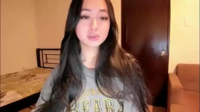 Image 3 of sweetlovepinay04 Stream on Chaturbate on 1 month ago