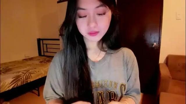 Image 3 of sweetlovepinay04 Stream on Chaturbate on 8 days ago
