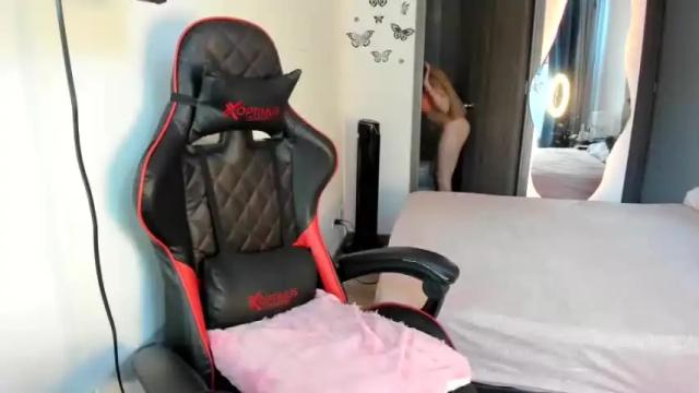 Image 2 of sweetlune Stream on Chaturbate on 15 months ago