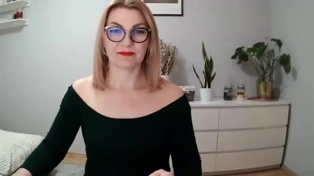 Image 2 of sweetmarthaaa Stream on Chaturbate on 16 months ago