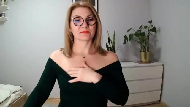 Image 2 of sweetmarthaaa Stream on Chaturbate on 13 months ago