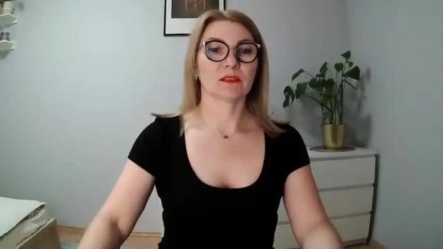 Image 3 of sweetmarthaaa Stream on Chaturbate on 13 months ago