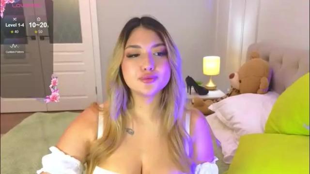 Image 3 of sweetmelon_ Stream on Chaturbate on 1 month ago