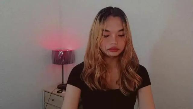 Image 4 of sweetmikaela20 Stream on Chaturbate on 18 months ago