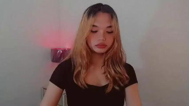 Image 8 of sweetmikaela20 Stream on Chaturbate on 18 months ago