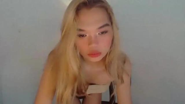 Image 2 of sweetmikaela20 Stream on Chaturbate on 17 months ago