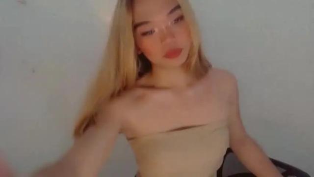 Image 8 of sweetmikaela20 Stream on Chaturbate on 17 months ago