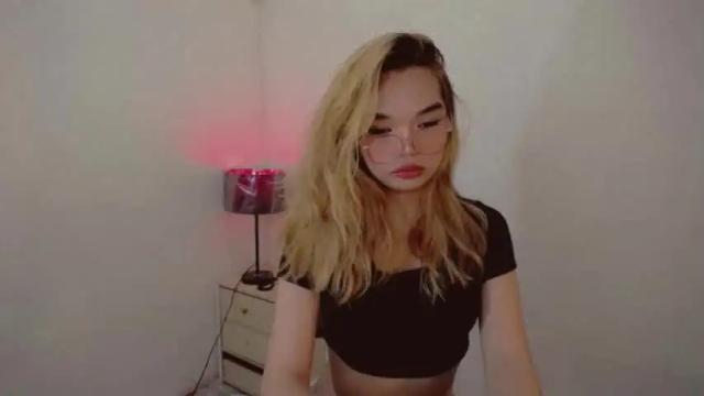 Image 10 of sweetmikaela20 Stream on Chaturbate on 17 months ago