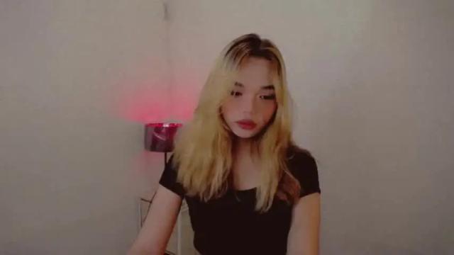 Image 2 of sweetmikaela20 Stream on Chaturbate on 17 months ago