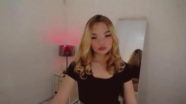 Image 3 of sweetmikaela20 Stream on Chaturbate on 16 months ago