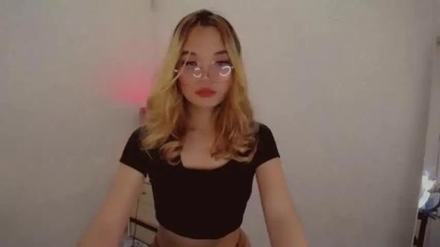 Image 7 of sweetmikaela20 Stream on Chaturbate on 16 months ago
