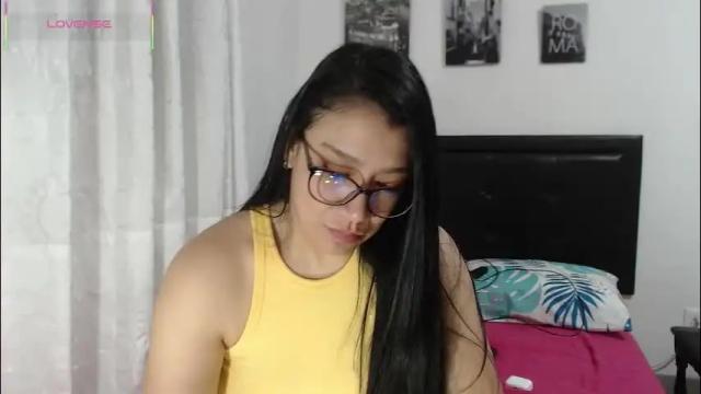 Image 3 of sweetstormi Stream on Chaturbate on 18 days ago