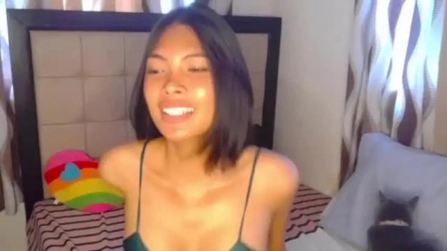 Image 3 of sweetstrawberryjam Stream on Chaturbate on 15 months ago