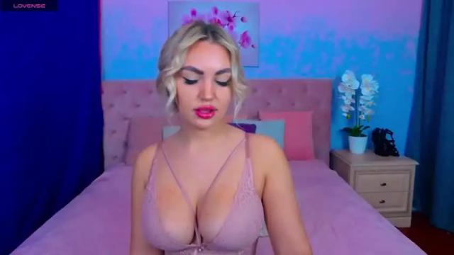 Image 3 of sweett__candy Stream on Chaturbate on 19 months ago