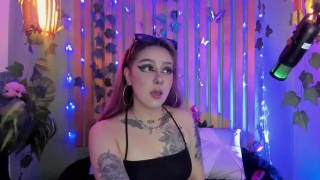 Image 2 of sweett_angeel Stream on Chaturbate on 21 months ago