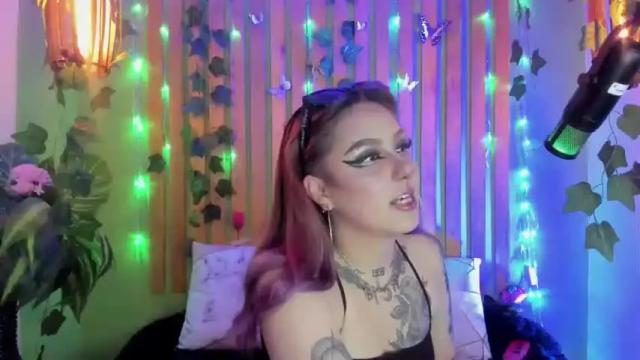 Image 3 of sweett_angeel Stream on Chaturbate on 21 months ago